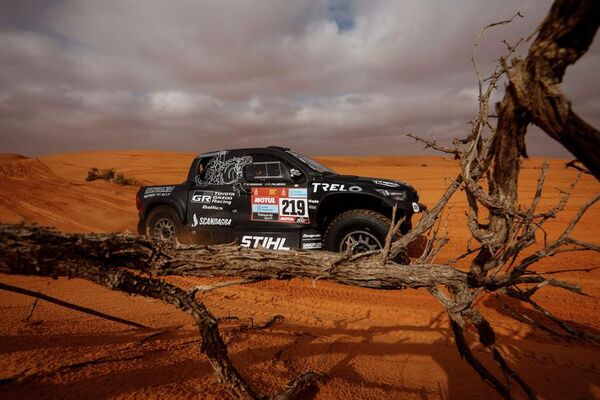 El espectacular vuelco de Benediktas Vanagas en el Dakar - Automovilismo - ABC Color