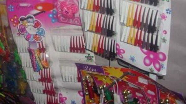 Madre se ofrece para lavar ropa a cambio de pañal y leche