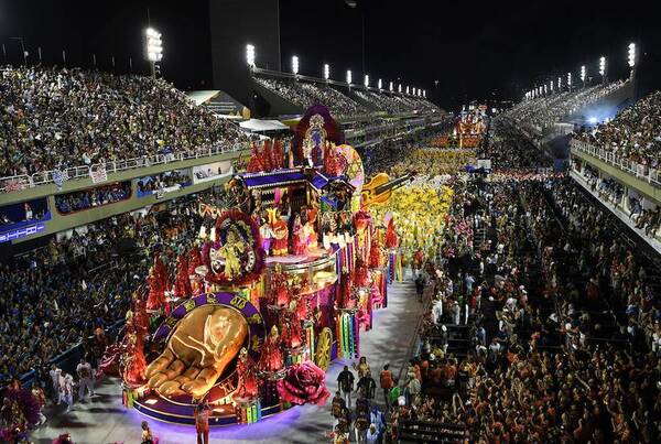 Crónica / "Acabou a festa": Cancelan carnavales de calle en Río por Ómicron