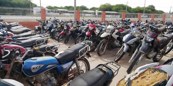 Crónica / En Loma Plata permiten retirar gratis las motos que "duermen" en el corralón