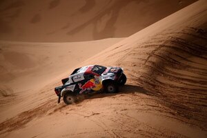 Al-Attiyah gana la etapa 4 tras la sanción a Al Rajhi