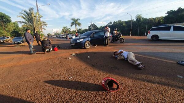Choque entre auto y moto deja dos lesionados - ABC en el Este - ABC Color