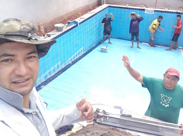 Crónica / ¡OITA! Pintor "twittero" fue contratado por empresa constructora