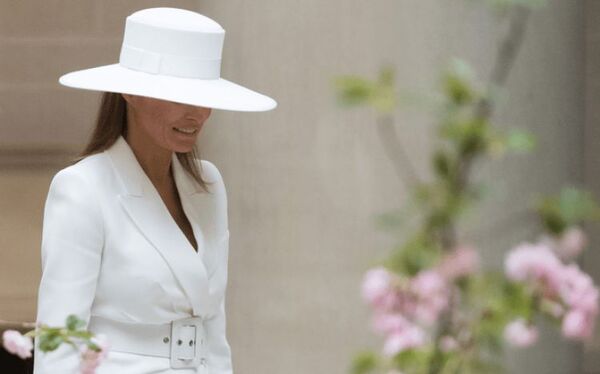 Melania Trump subasta un sombrero y solo acepta criptomonedas
