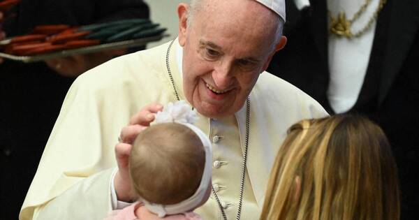 La Nación / El papa lamenta que los animales domésticos reemplacen a los hijos