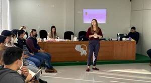 Crónica / Soledad Nuñez capacitará a los politicokuéra para laburar mejor