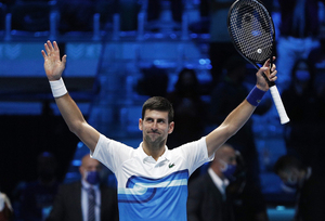 El gobierno australiano tiene aislado Djokovic en el aeropuerto: “Lo tratan como un criminal”