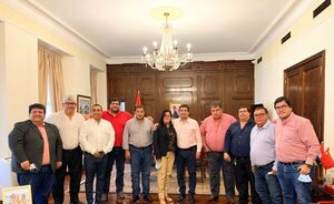 Presidentes de Consejos de Seccionales Coloradas visitaron a Hugo Velázquez - El Trueno