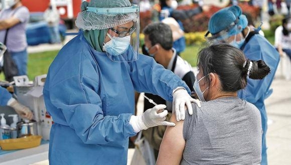 Diario HOY | Con vacunación y pruebas de covid-19, Perú busca contener tercera ola de pandemia