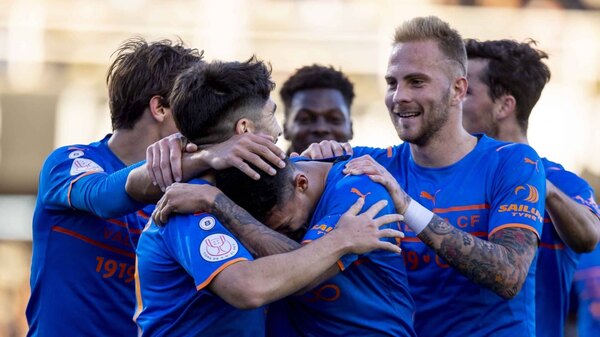 Con Omar Alderete, Valencia triunfa agónicamente y avanza en la Copa del Rey