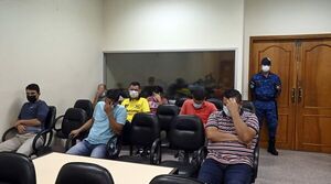 Fiscala pide condenas de 3 a 16 años para policías por “aprietes” a narcos - Nacionales - ABC Color