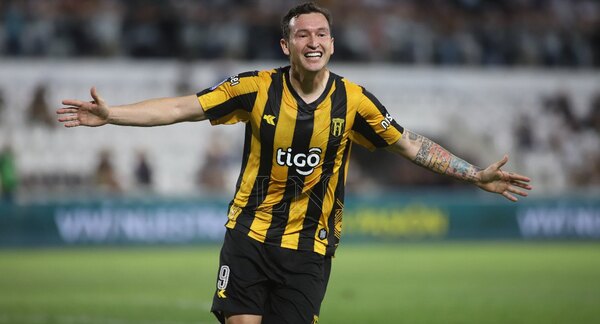 Guaraní asegura la continuidad de su goleador histórico por tres temporadas más