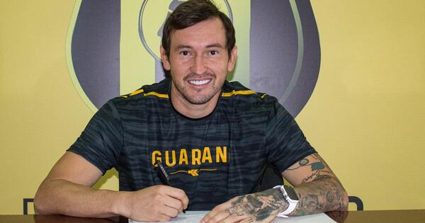 Fernández continúa en Guaraní: "Queremos quitar la espinita del campeonato local"