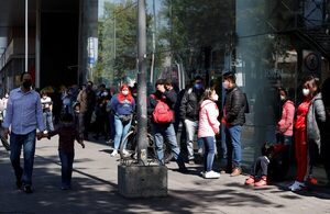 Largas filas de mexicanos para realizarse pruebas covid en clínicas privadas - MarketData