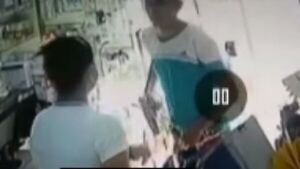 Llegó a farmacia pidiendo curación y asaltó a empleada