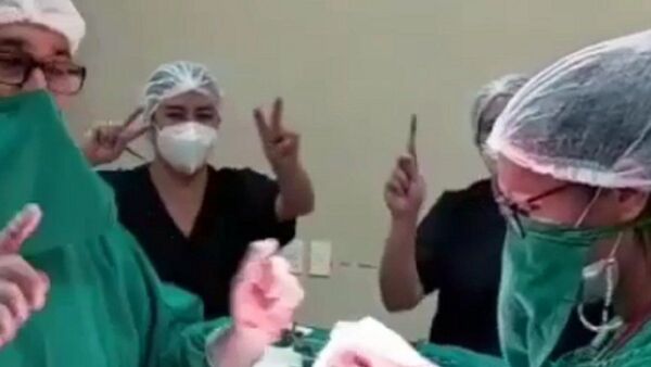 Se viraliza video de médicos bailando tras compleja cirugía
