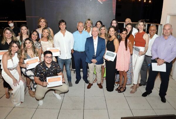 Festejo de Fortaleza y el Grupo GM - Empresariales - ABC Color