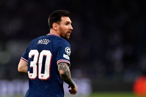 Messi retorna a París tras superar el Covid-19