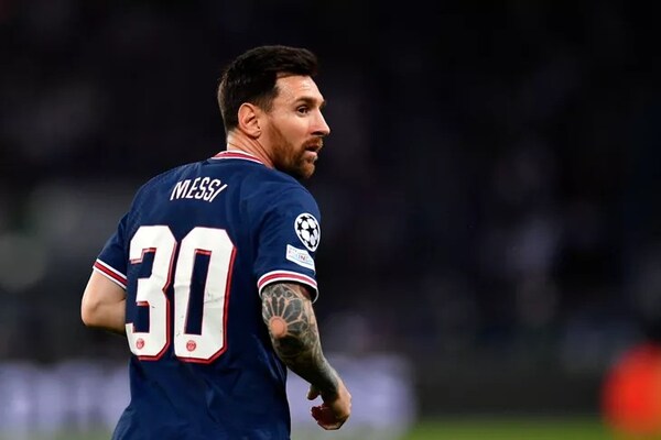 Messi retorna a París tras superar el Covid-19