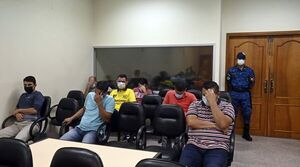Fiscala pide condenas de 3 a 16 años para policías por “aprietes” a narcos - Noticiero Paraguay