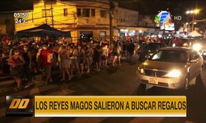 Los Reyes Magos salieron a buscar regalos | Telefuturo
