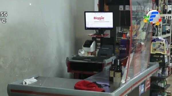 Trío de asaltantes asaltan local comercial en Lambaré | Noticias Paraguay