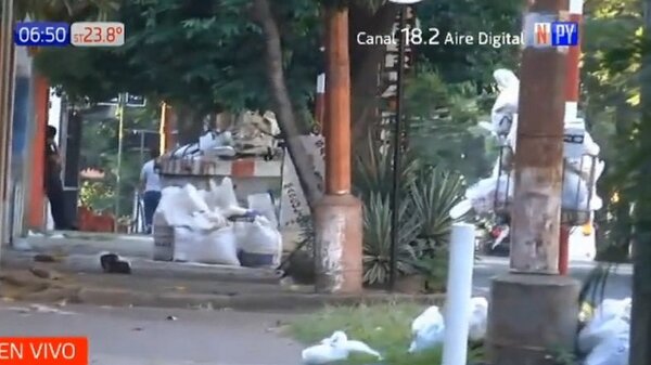 Nula recolección deja a barrios asuncenos rebosantes de basura | Noticias Paraguay