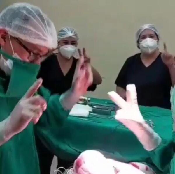 Baile de médicos en quirófano generó reproche ciudadano - La Clave