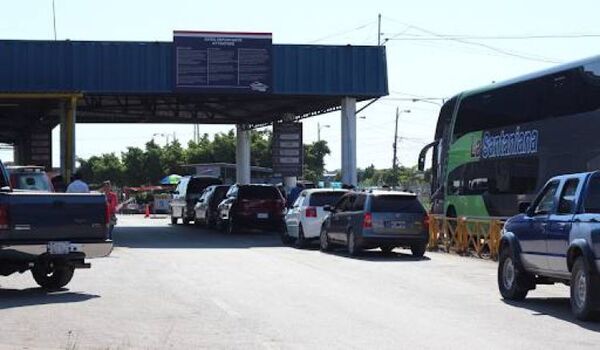 Masivo ingreso de personas al país por Puerto Falcón