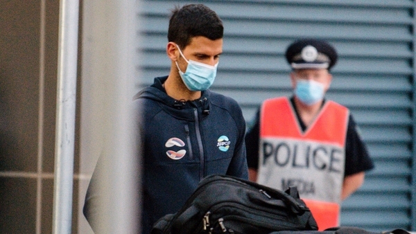 Tribunal australiano analizará veto de entrada a Djokovic - El Independiente