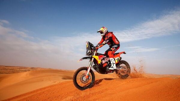 Toby Price gana la quinta etapa en motos