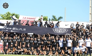 Diario HOY | Olimpia presentó su nueva indumentaria en el inicio de la pretemporada