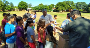 Reparten juguetes a niños del Guairá - Noticiero Paraguay
