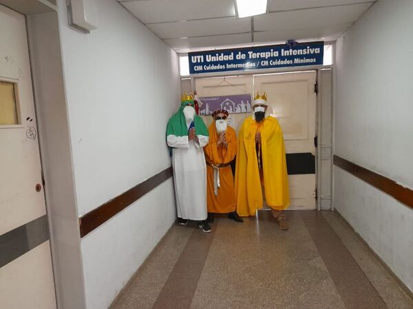Los Reyes Magos visitaron a los niños en los hospitales - Nacionales - ABC Color
