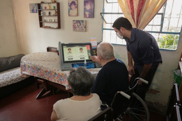 Personas de 12 ciudades del país ya solicitaron el servicio 'Voto en casa'