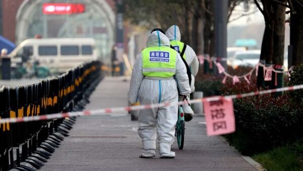 China: un aborto a las puertas de un hospital desata críticas contra las normas anticovid