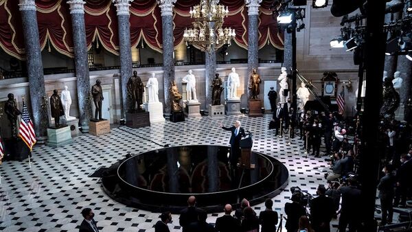 El simbolismo del lugar elegido por Joe Biden: La Sala de las Estatuas