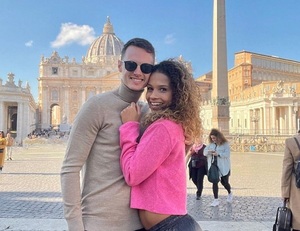 Futbolista discutió con árbitra y ahora es su pareja