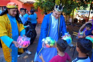 Reyes Magos reparten regalos en Villarrica - Nacionales - ABC Color