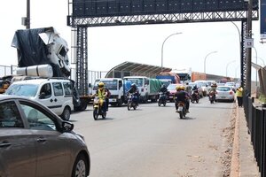 20 pasajeros de un ómnibus dieron positivo a covid en el Puente de la Amistad - ADN Digital