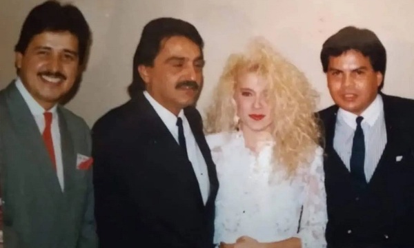 La foto del pionero con la cantante mexicana Yuri | Telefuturo