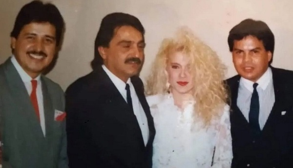 La foto de Rubén Rodríguez con la cantante mexicana Yuri - Teleshow