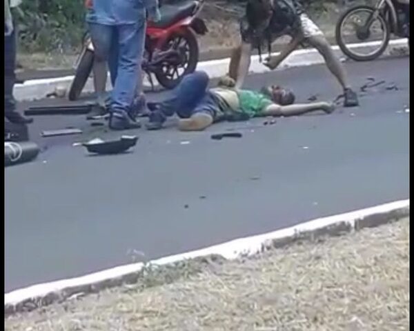 Motociclista muere tras chocar contra camión