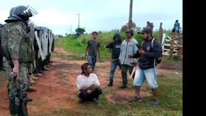 Nativos seguirán bajo carpas esperando por un pedazo de tierra