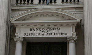 Argentina sube la tasa de interés en plenas negociaciones con el FMI - MarketData