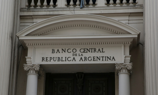 Argentina sube la tasa de interés en plenas negociaciones con el FMI - MarketData