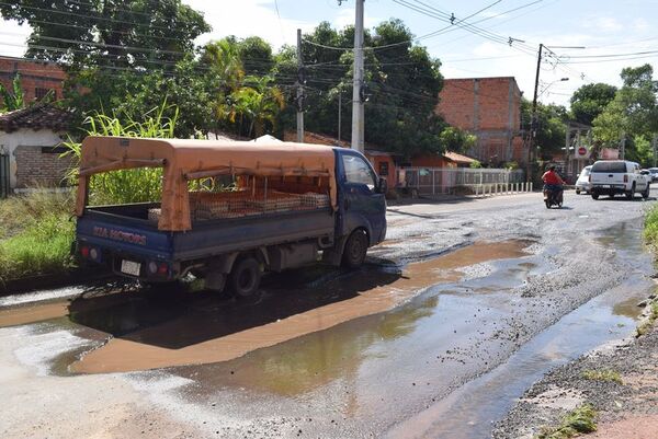 Declaran emergencia vial y asfaltarán calle colindante a inmueble del intendente Echeverría - Nacionales - ABC Color