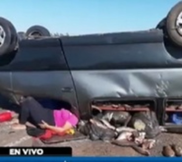 Trágico vuelvo de vehículo deja un fallecido en José Leandro Oviedo - Paraguay.com