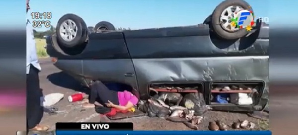 Tragedia en José Leandro Oviedo: Vuelco de vehículo deja un fallecido | Noticias Paraguay