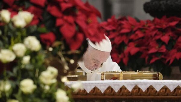 El papa Francisco celebra Epifanía con crítica al consumismo